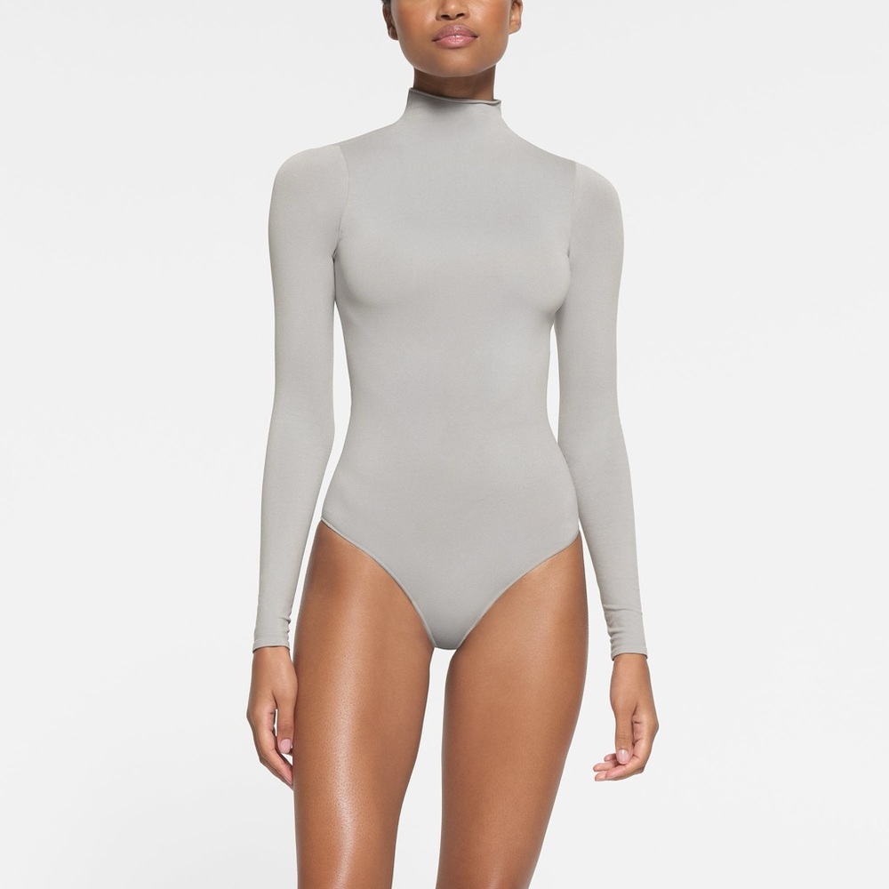 SKIMS  mock neck essentials long sleeve bodysuit